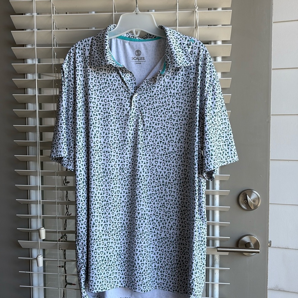 Scales men’s large polo